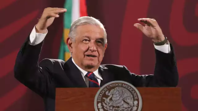 AMLO celebró los 25 años del SAT