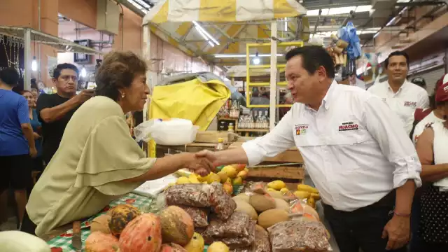 Joaquín Díaz Mena refrendó su compromiso para atender los mercados de Mérida