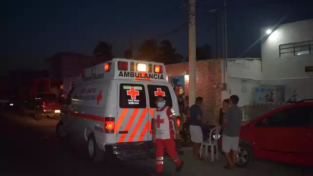 El motociclista fue atendido por paramédicos de la Cruz Roja