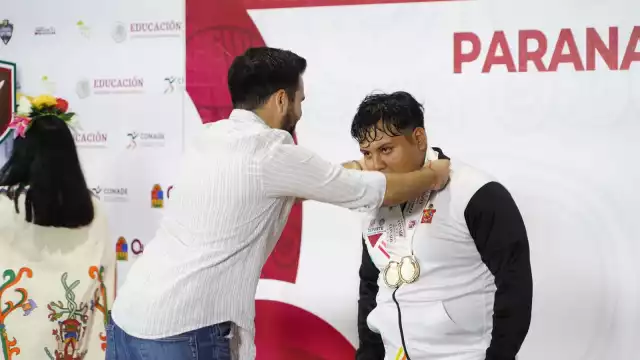 Presea de oro y bronce en la disciplina parapowerlifting