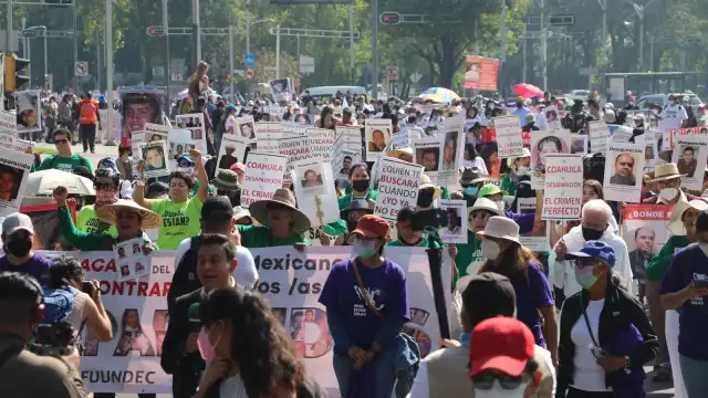 Madres de personas desaparecidas marcharon por avenida Paseo de la Reforma para exigir que sus hijos sean encontrados