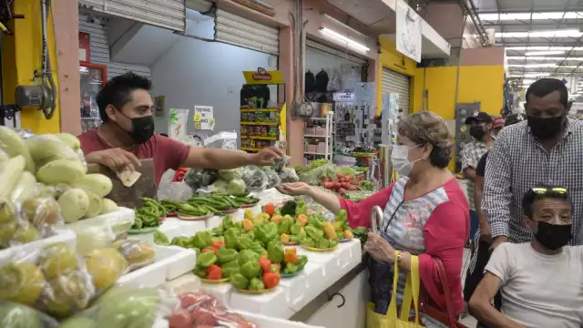 Locatarios del mercado San Benito esperan una buena afluencia de clientes en los próximos días y más el último viernes del año por las compras de pánico