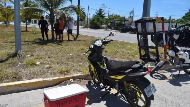 El joven también sufrió quemaduras al caer sobre el pavimento hirviendo