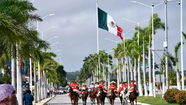 Se espera la participación de contingentes de charros y militares en Campeche