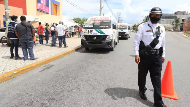 Frenan a transportistas rebeldes en Quintana Roo
