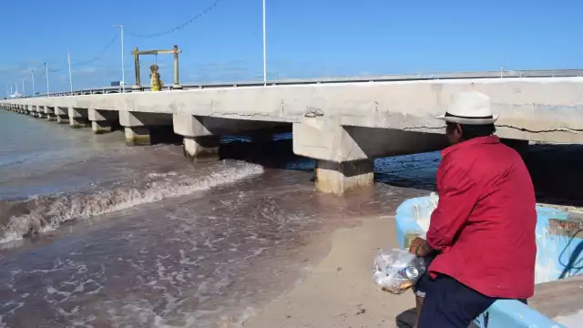 Hombres de mar se ven perjudicados por el mal estado del camino