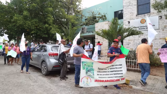 La manifestación se derivó de la baja a los títulos adquiridos al ejido, que abarcan 29 hectáreas y son patrimonio de unas 300 familias