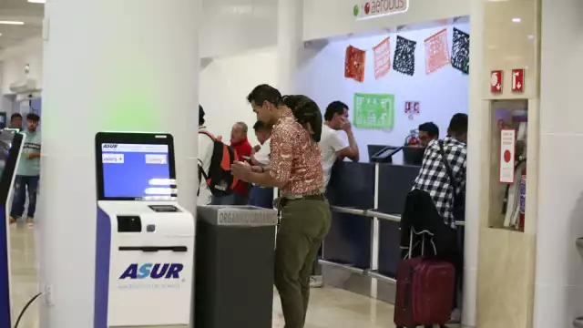 Turistas y empleados del Recinto Aéreo se asombraron al ver al “viajero”.