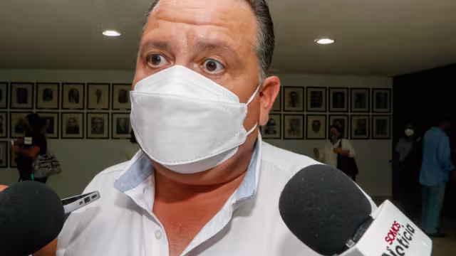 El gerente de Kekén trató de huir de los cuestionamientos de esta casa editorial y de los demás reporteros