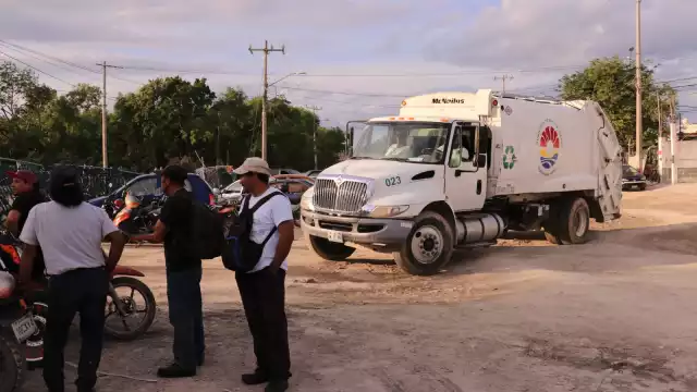 Mientras ambas empresas y el Ayuntamiento llegan a un acuerdo, la recolección es deficiente