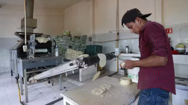 Esta situación ahoga cada vez más a esta industria, pese a comercializar el alimento más básico en México