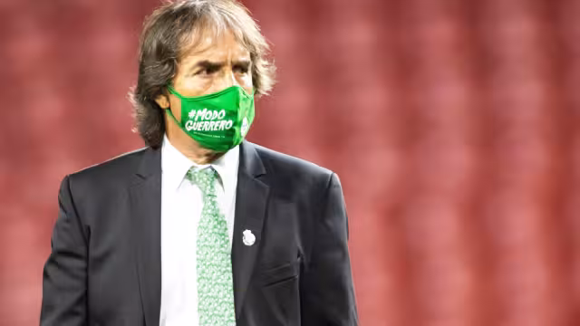 El entrenador uruguayo terminó su relación laboral con Santos, luego de caer el Cuartos de Final