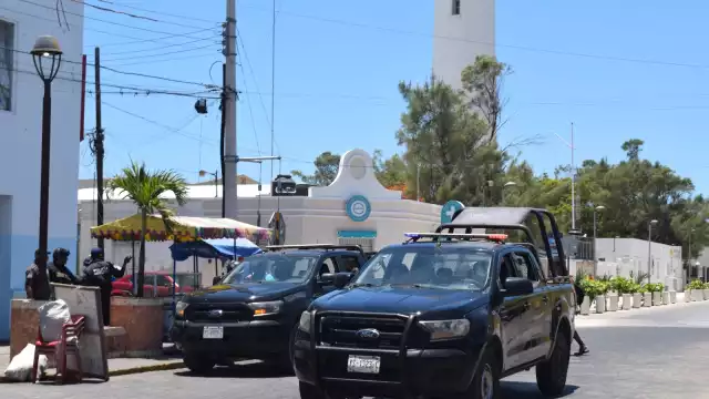 El hombre fue detenido tras ser descubierto con el arma de juguete