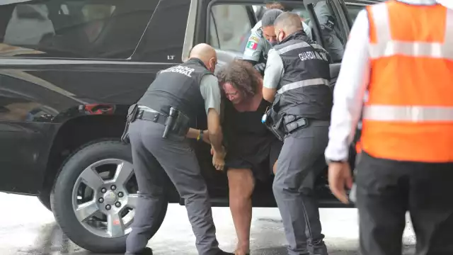 La turista fue detenida por ocasionar destrozos en el Aeropuerto Internacional de Cancún