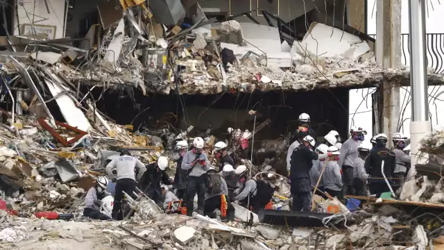 Los cuerpos fueron extraídos de entre los restos de hierros y hormigón