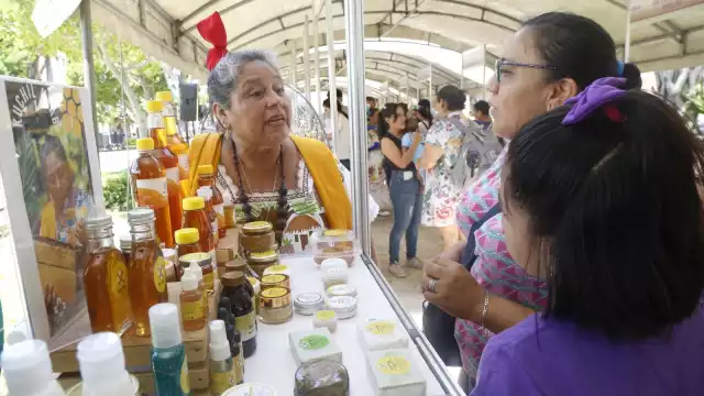 La Feria de la Miel se realiza en la Plaza Grande de Mérida