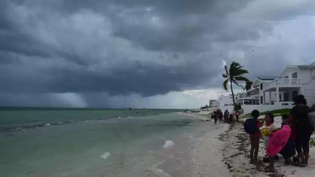 Los geotubos, en su mayoría, son fabricados con un geotextil técnico, y reemplazan a las piedras que comúnmente se colocan