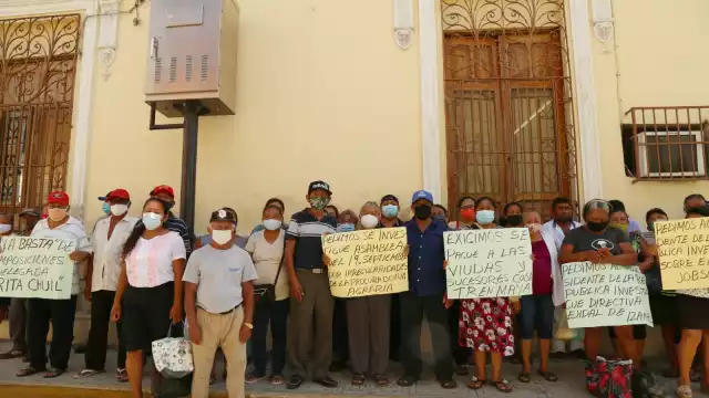 Cerca de 80 pobladores de Izamal acudieron a la Procuraduría Agraria en Mérida para exigir una solución para las viudas