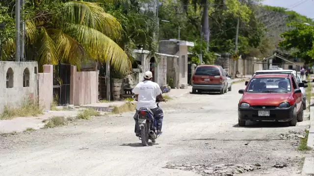 Los residentes aguardan desde hace al menos 10 meses por la reparación de la vía principal