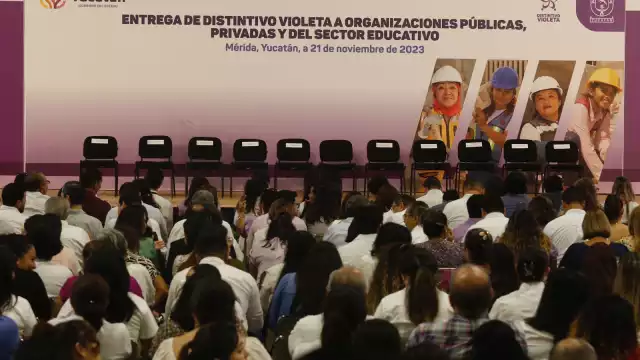 La ceremonia se realiza en el Centro de Convenciones Yucatán Siglo XXI