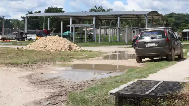 Pese a prever erogar 489 mdp para 2023, olvida atender construcción de hospital y equipar a policías