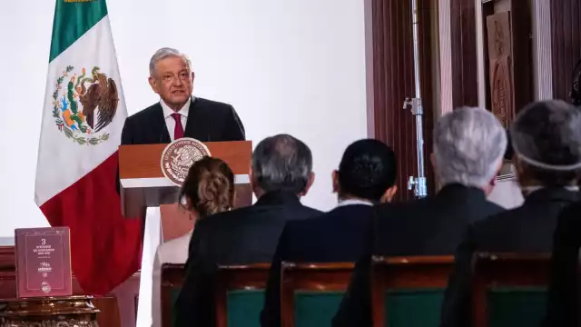 Caso Ayotzinapa y descentralización del gobierno federal, compromisos que AMLO tiene pendientes