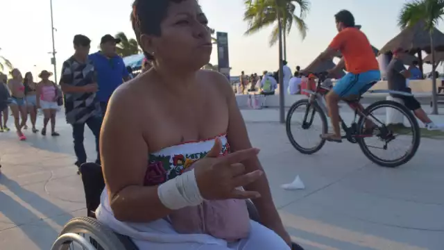 La mujer señaló malos tratos por parte de personal que debería apoyar a quien lo necesite