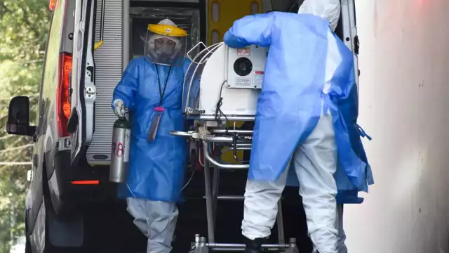 La fiebre sigue siendo bastante común, pero la pérdida del olfato ya no aparece entre los diez síntomas principales