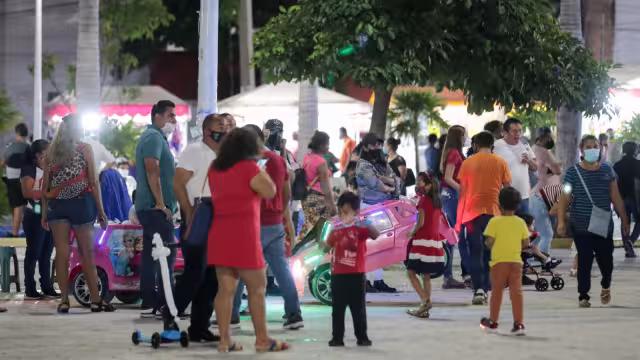 Decenas de familias olvidaron la pandemia y asistieron a lugares de esparcimiento