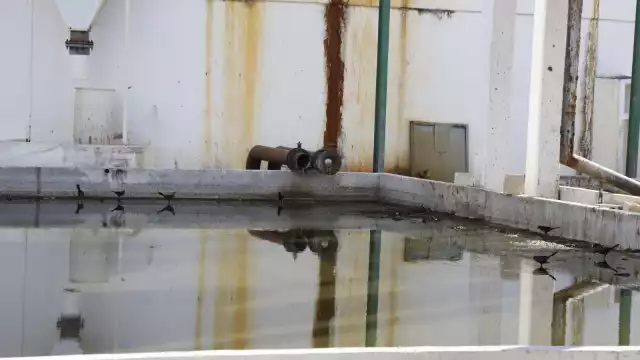 Al llegar al manto freático, es posible que las aguas residuales se fusionen y se ingieran por el humano