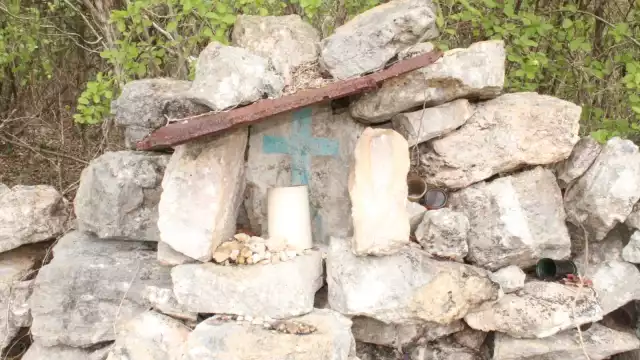 Con rituales, habitantes del interior de Yucatán demuestran su veneración por la Santa Cruz