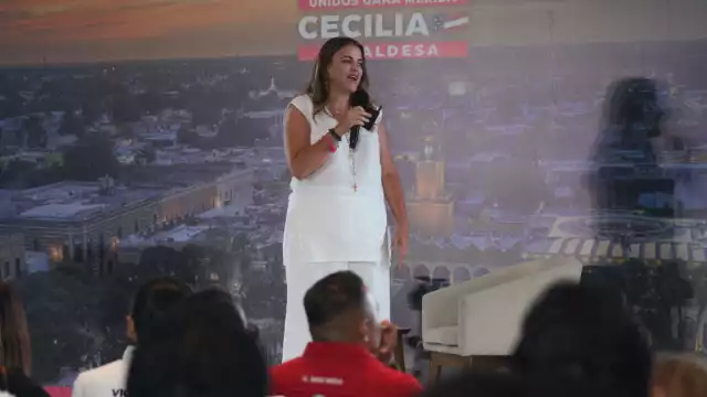 Cecilia Patrón señaló que las calles de Mérida ya están gastadas, tema que nunca atendió Renán Barrera