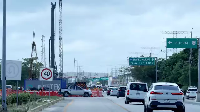 Los trabajos del Tren Maya en Playa del Carmen se llevan a cabo sobre la carretera federal, sin modificaciones de la ruta