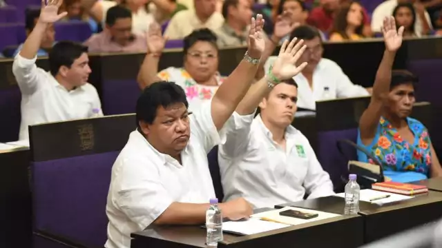 En la Plataforma Nacional de Transparencia el diputado aparece como trabajador activo del Seguro Social