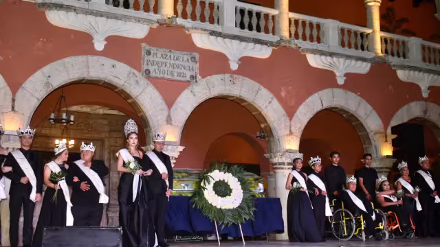El entierro de Juan Carnaval de llevó a cabo la noche de este miércoles en Mérida