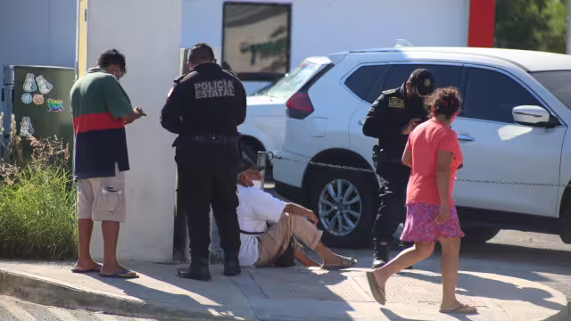 A un hombre de 87 años, de una comisaría de Samahil, le robaron su pensión. Lo convencieron para trasladarse a un banco de Mérida a cobrar y lo abandonaron