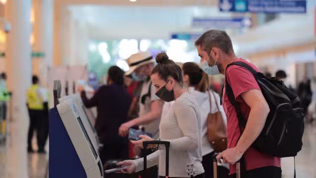 La pandemia por COVID-19 debilitó el arribo de turismo a Cancún