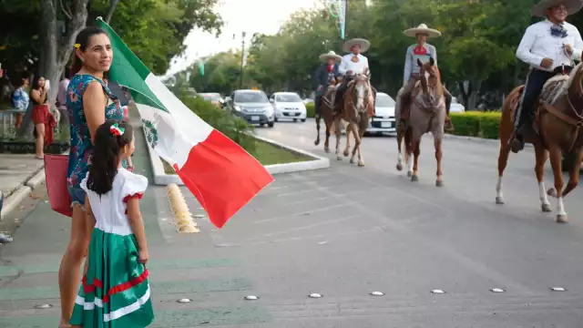 Los charros desfilaron esta tarde