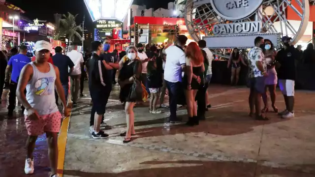 La aglomeración de turistas en la zona hotelera fue notoria