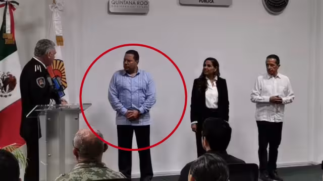 Manelich Castilla Craviotto recibió la placa policial que lo acredita como el nuevo secretario de Seguridad Pública de Quintana Roo