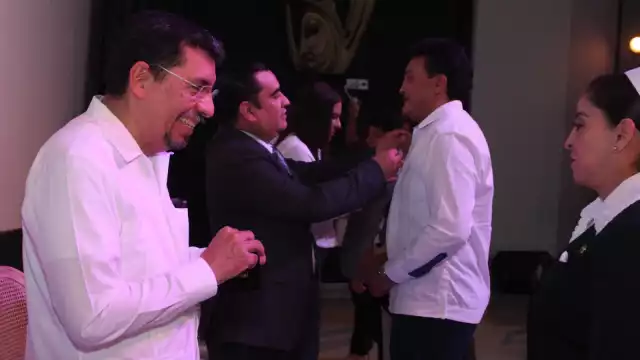 Trabajadores del IMSS en Campeche recibieron reconocimientos por 15, 25 y 30 años de servicio