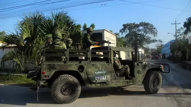 Dos agentes ministeriales fueron sorprendidos por hombres armados, quienes los atacaron a balazos en Bonfil, Cancún