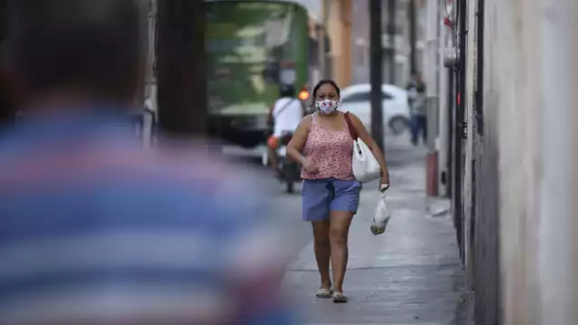 Las mujeres caminan con miedo por las calles de la Ciudad Blanca