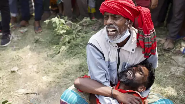 Mueren al menos 25 personas en un naufragio en Bangladesh