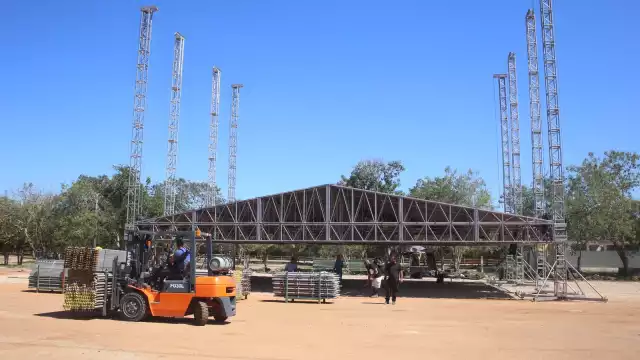 Los escenarios aún se están construyendo