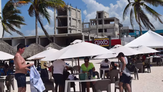 Familias enteras arribaron a las playas de Progreso para disfrutar del fin de semana