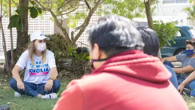 Cecilia Patrón en su participación en el foro Experiencias de la educación en línea