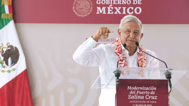 AMLO comentó que la planta de licuefacción será licitada, en tanto que la coquizadora será construida por Pemex