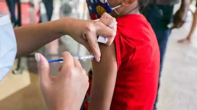 Las vacunas de Pfizer-BioNTech son, hasta el momento, las únicas autorizadas por la OMS para aplicarse a menores de edad