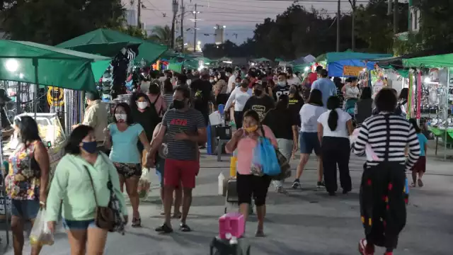 Como es costumbre para muchos habitantes de Cancún, el domingo no puede faltar visitar el tianguis más grande de Cancún